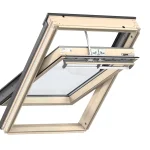 Velux, Elektromos tetőtéri ablak, GGL FK04 307021, 2-rétegű üveg, lakkozott fa, 66x98 cm Biztonságos fizetés