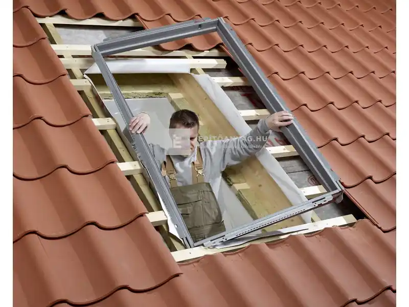 VELUX BDX 55x78 cm-es hőszigetelő keret alátétfóliával és vízelvezető csatornával Gyors szállítás