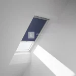 Kedvezményes ár VELUX RHL 55 cm-es sötétkék fényszűrő kampós roletta